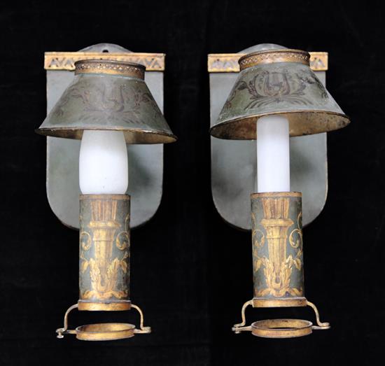 A pair of 19th century green and parcel gilt toleware carriage lamps, 15in.